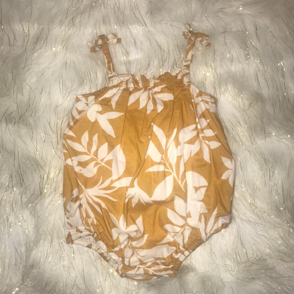 Old Navy | yellow/white sleeveless romper | 3-6 M